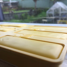 Load image into Gallery viewer, Beeswax 30g